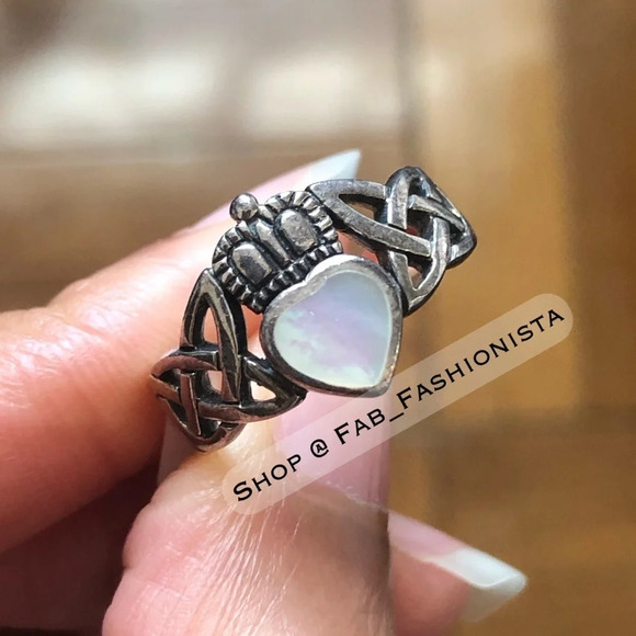 Mother of pearl Sterling Silver Claddagh ring size 6.5 - Picture 3 of 12